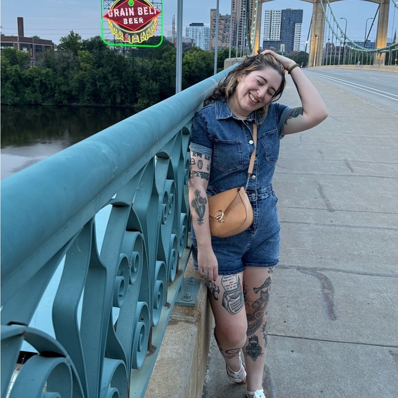 Meet your Posher, Nikki - Picture 2 of 5